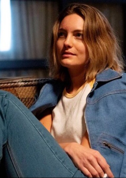 Leila George photo