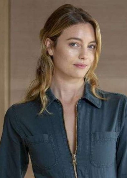 Leila George photo