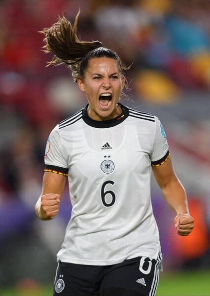Lena Oberdorf photo