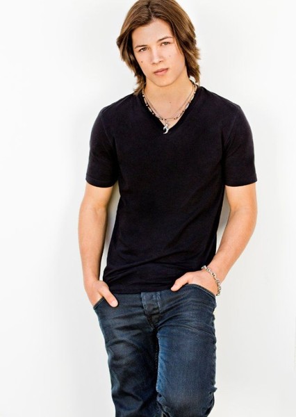 Leo Howard photo