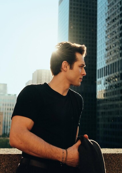 Leo Howard photo