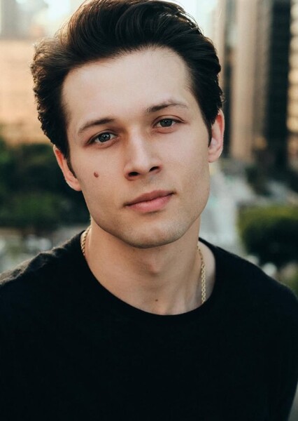 Leo Howard photo