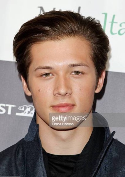 Leo Howard photo