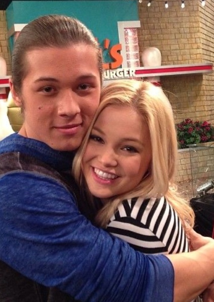Leo Howard and Olivia Holt
