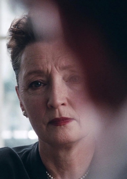 Lesley Manville photo