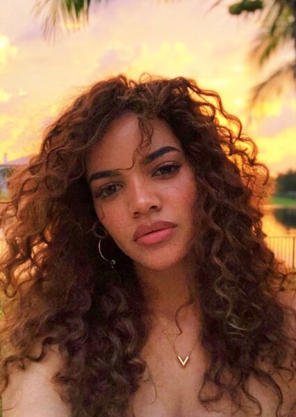 Leslie Grace