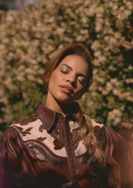 Leslie Grace