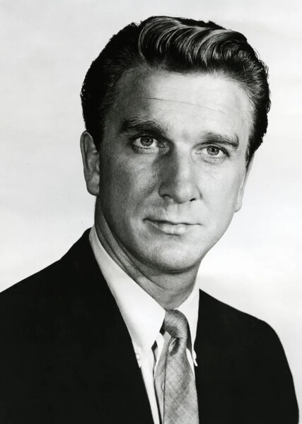 Leslie Nielsen photo