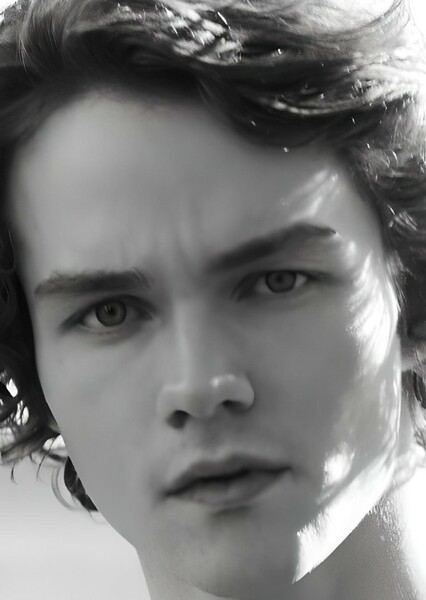 Levi Miller photo