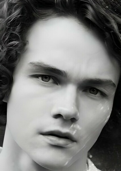 Levi Miller photo