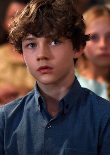 Levi Miller photo