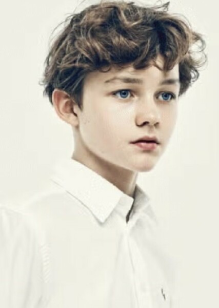 Levi Miller photo