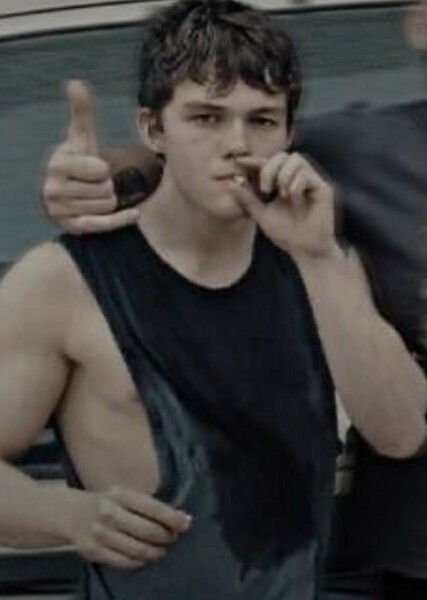 Levi Miller photo
