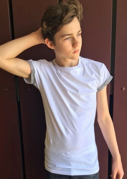 Levi Miller photo