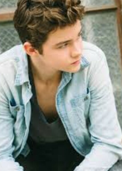 Levi Miller photo