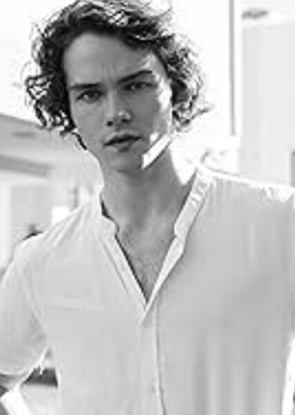 Levi Miller photo