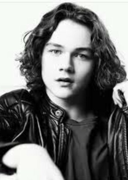 Levi Miller photo