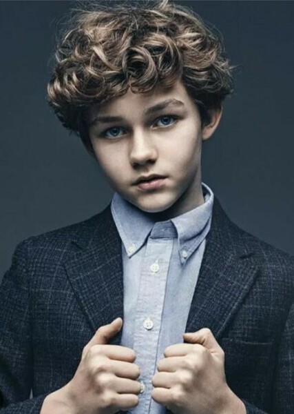 Levi Miller photo