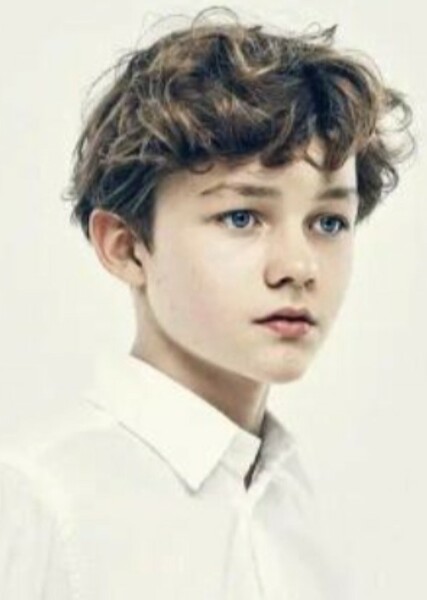 Levi Miller photo