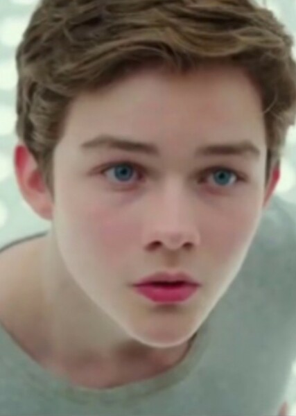 Levi Miller photo