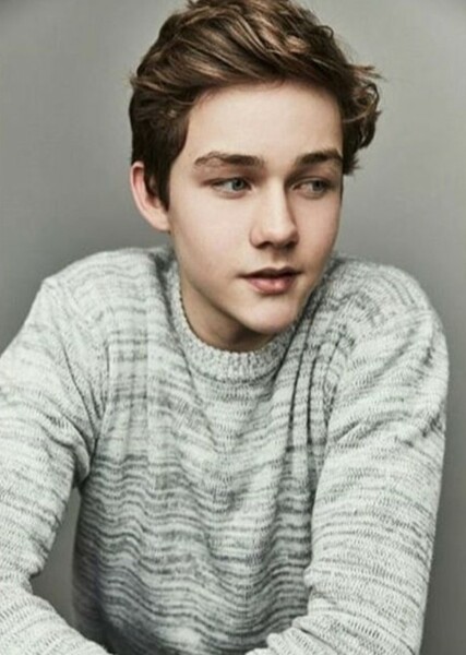 Levi Miller photo