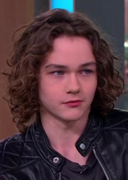 Levi Miller photo