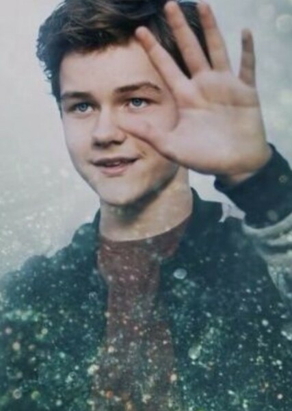 Levi Miller photo