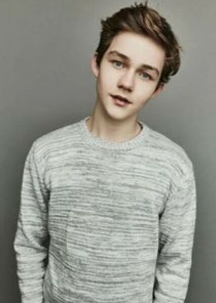 Levi Miller photo