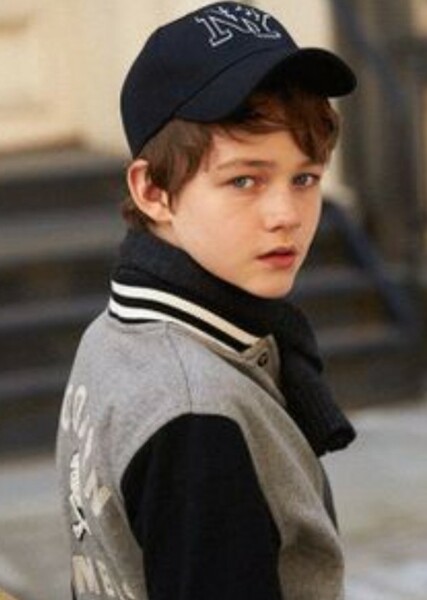 Levi Miller photo