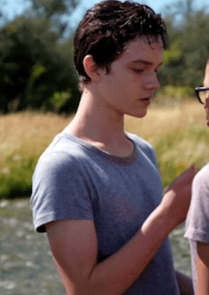 Levi Miller photo