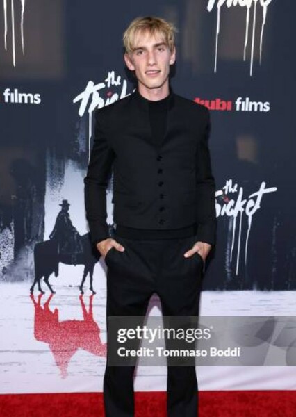 Levon Thurman Hawke photo