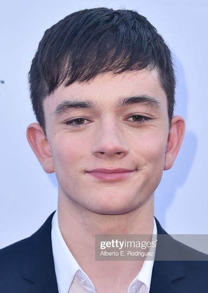 Lewis MacDougall photo