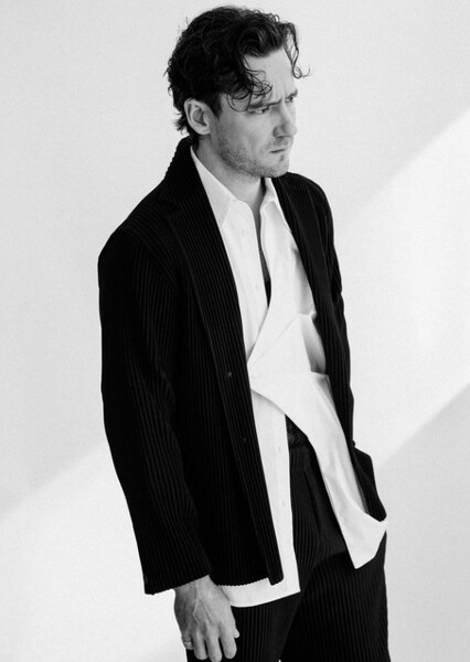 Lewis Pullman photo