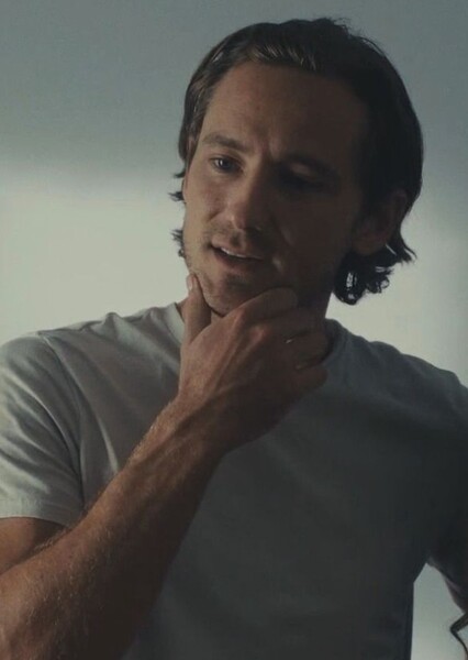 Lewis Pullman photo