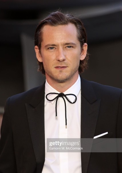 Lewis Pullman photo