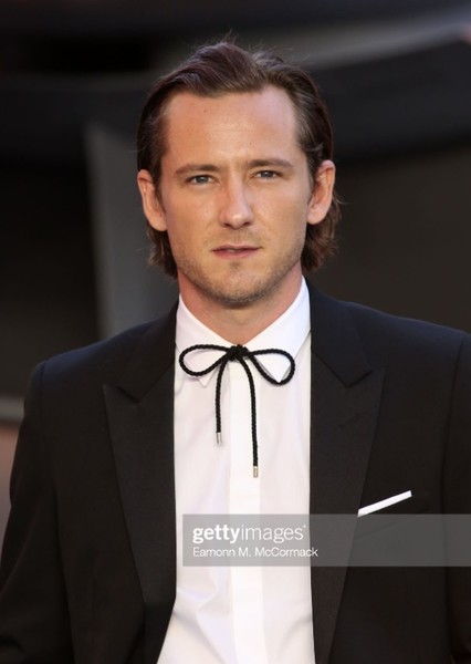 Lewis Pullman photo