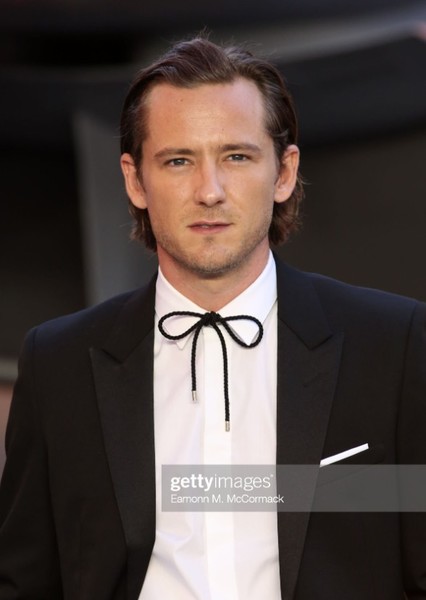 Lewis Pullman photo