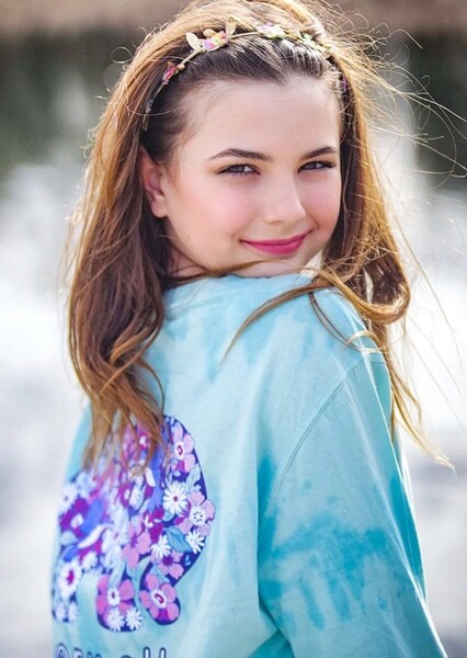 Lexi Rabe photo