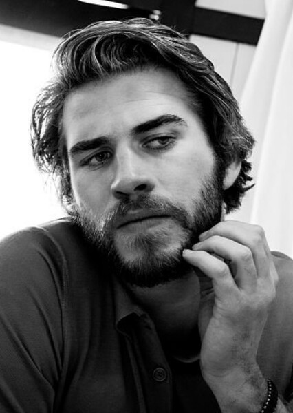 Liam Hemsworth photo