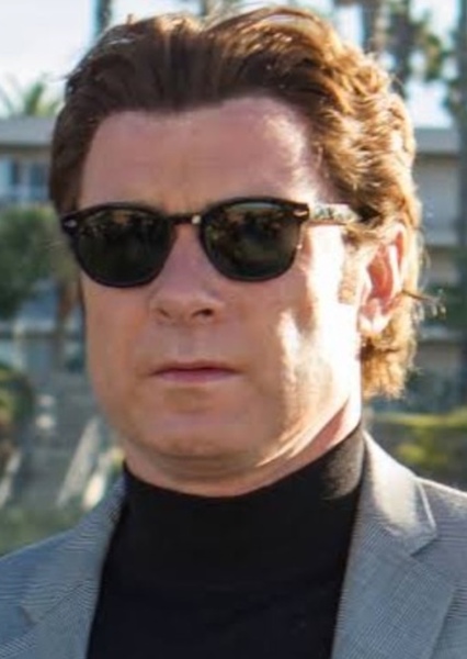 Liev Schreiber photo
