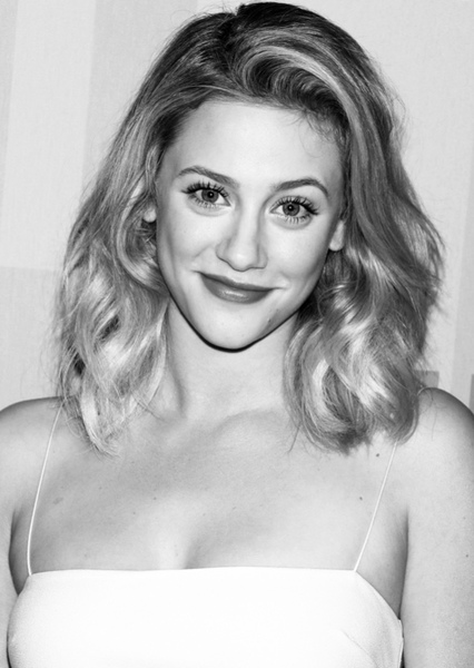 Lili Reinhart photo