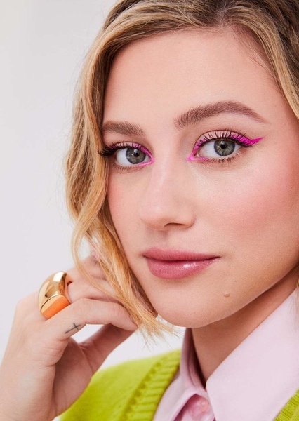 Lili Reinhart photo