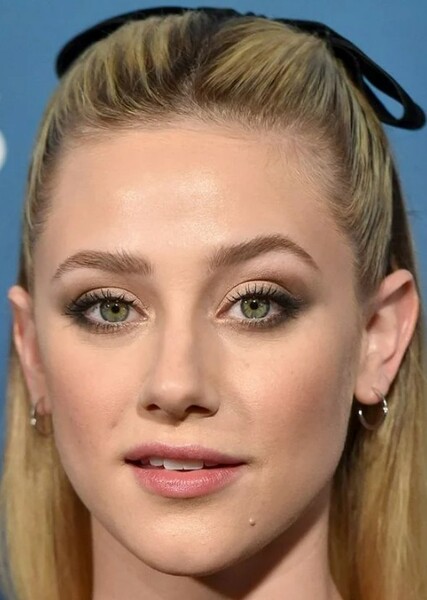Lili Reinhart photo