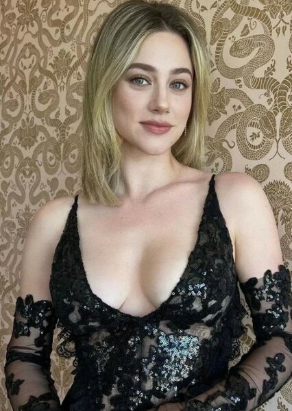 Lili Reinhart photo