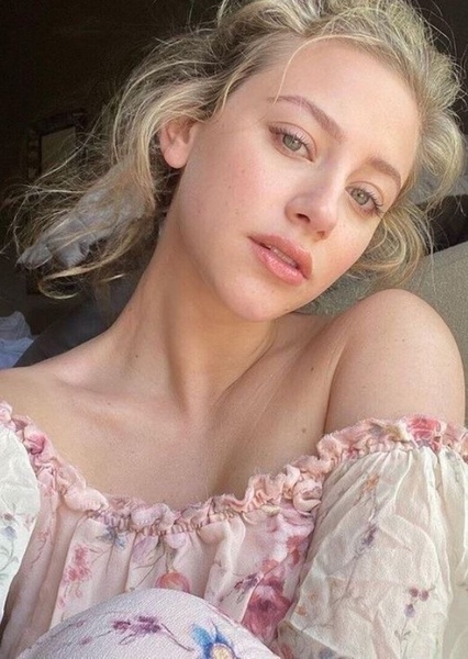Lili Reinhart