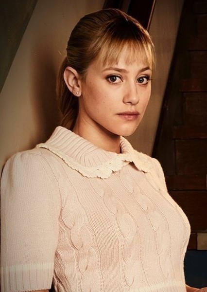 Lili Reinhart photo
