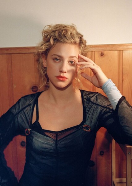 Lili Reinhart photo
