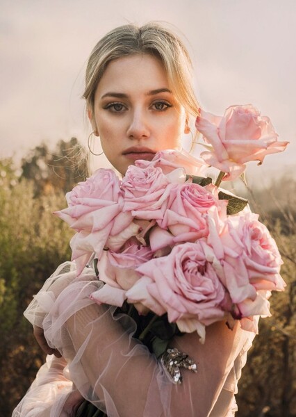 Lili Reinhart photo