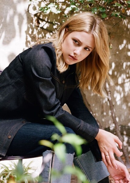 Lili Reinhart photo