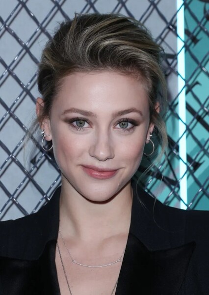 Lili Reinhart photo